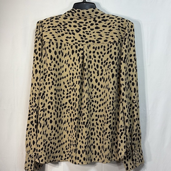 🍋 Vince Camuto animal print crêpe, long sleeve, pleated shoulder blouse: - Picture 5 of 6